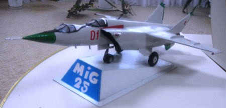Миг-25 из картона