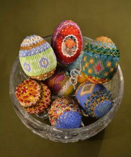 Нарядные, бисерные яйца - на Пасху! Идеи и схемы для плетения!