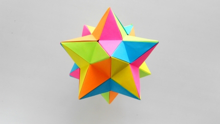 Оригами многогранник Малый звёздчатый додекаэдр из бумаги